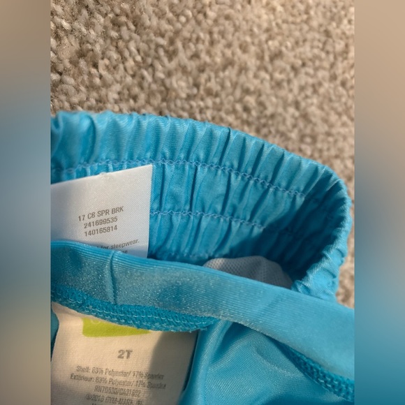 Boys 2T Rashguard & swim trunks - Picture 4 of 4